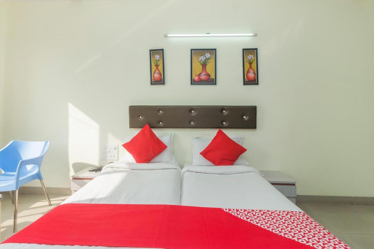 โอโย 4387 โฮเต็ล ทีม พลาซา Hotel นาสิก ภายนอก รูปภาพ